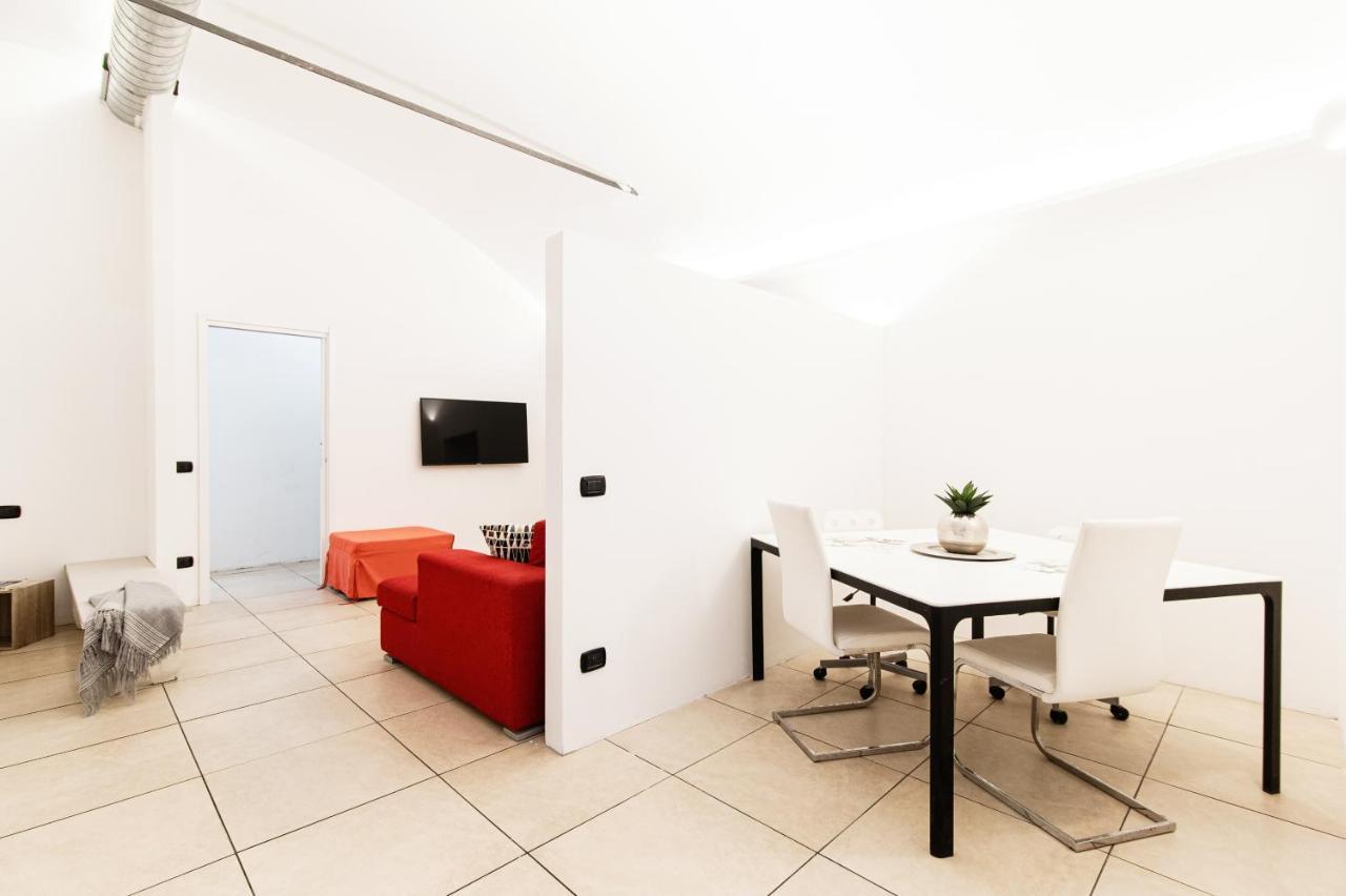 Loft Near Duomo Apartment โกโม ภายนอก รูปภาพ