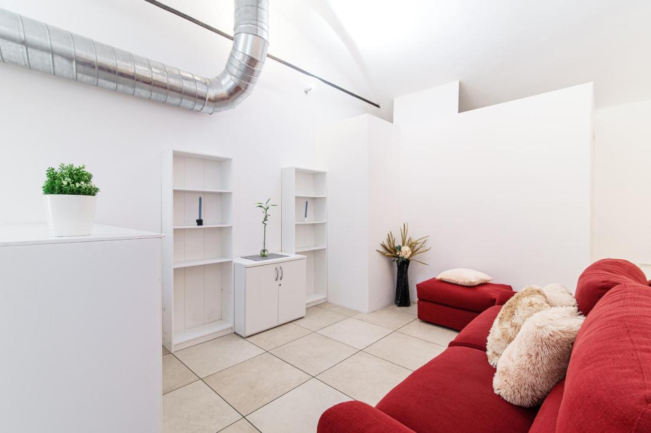 Loft Near Duomo Apartment โกโม ภายนอก รูปภาพ