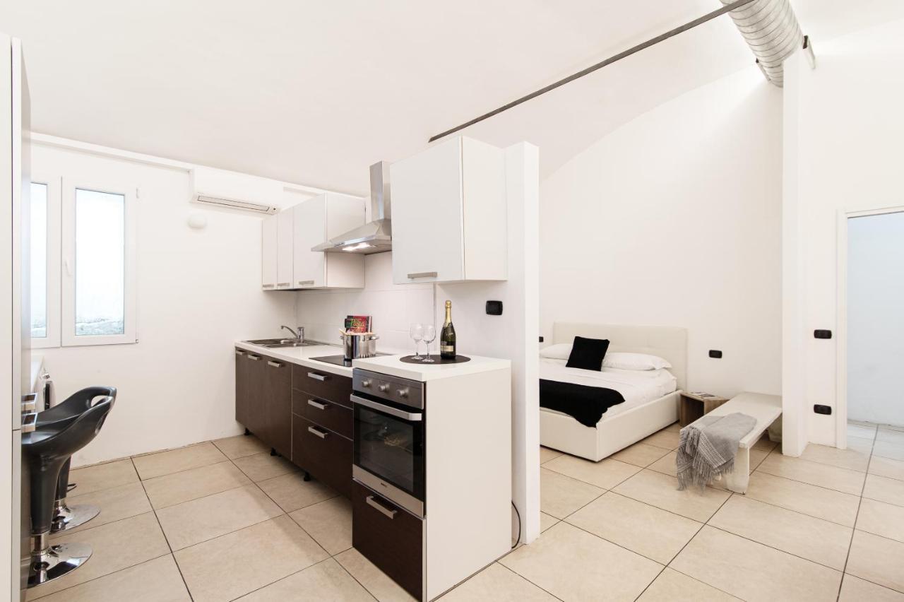 Loft Near Duomo Apartment โกโม ภายนอก รูปภาพ