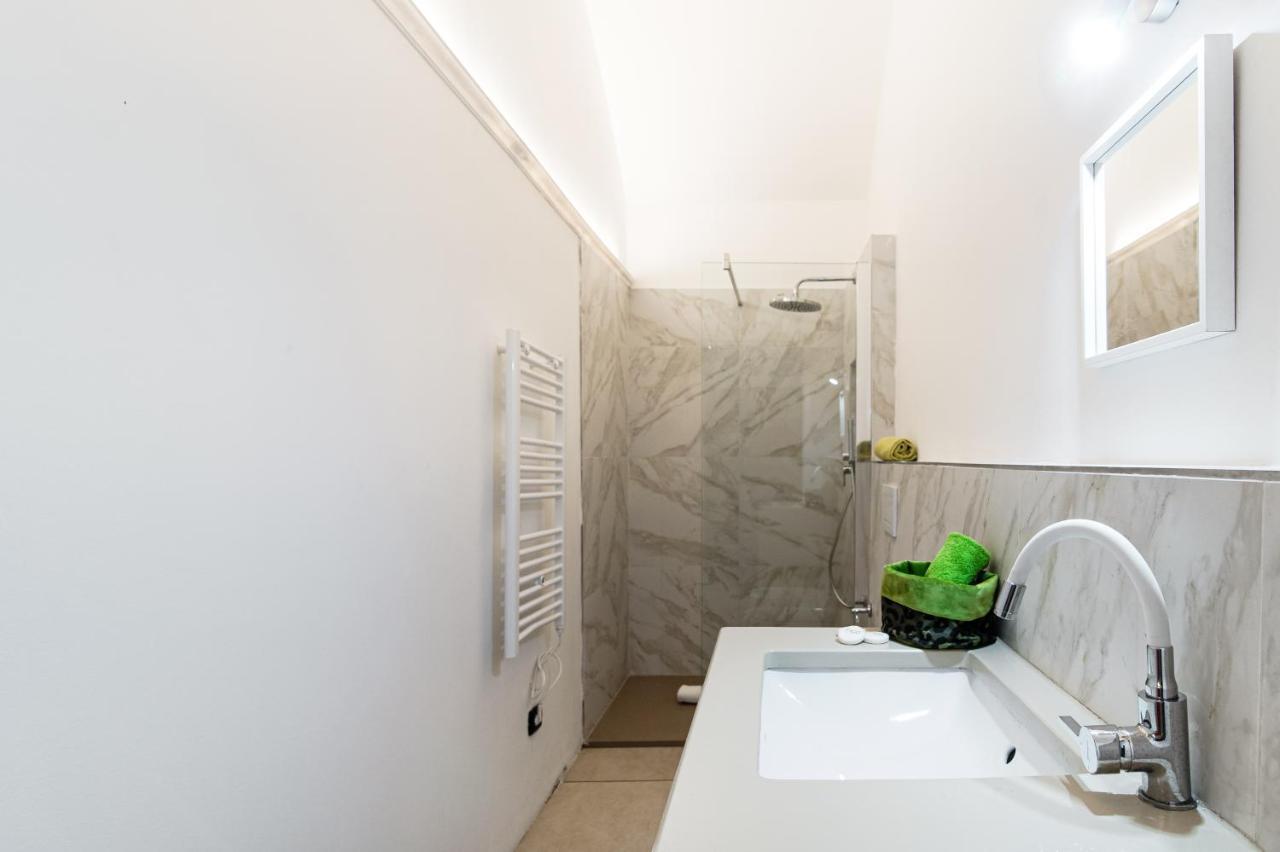 Loft Near Duomo Apartment โกโม ภายนอก รูปภาพ