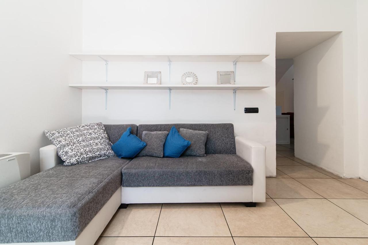 Loft Near Duomo Apartment โกโม ภายนอก รูปภาพ