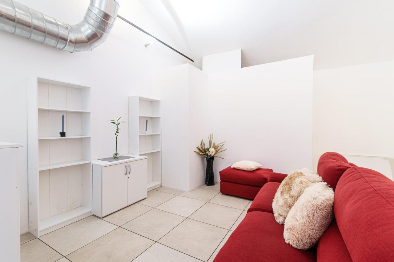 Loft Near Duomo Apartment โกโม ภายนอก รูปภาพ