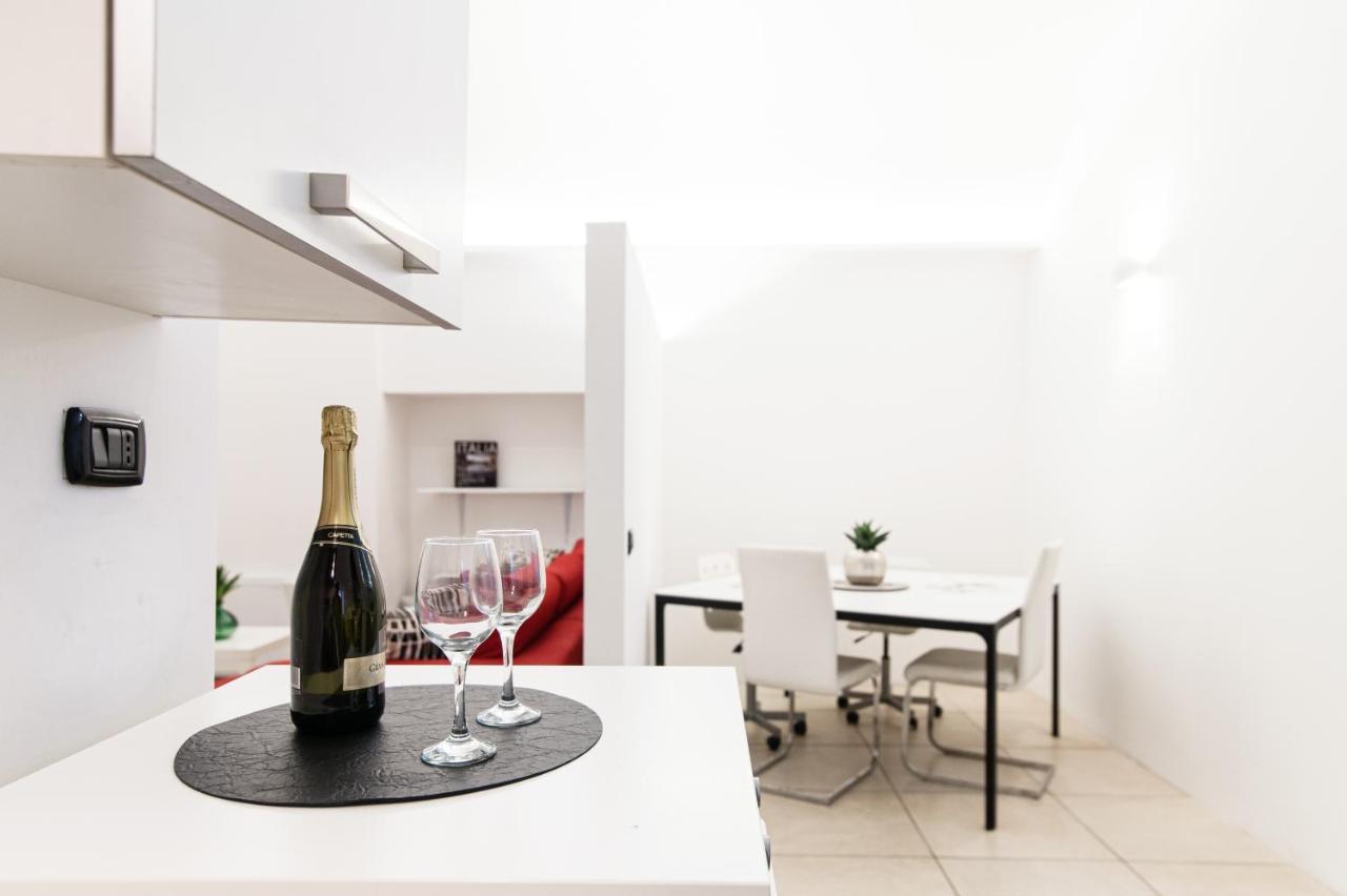 Loft Near Duomo Apartment โกโม ภายนอก รูปภาพ