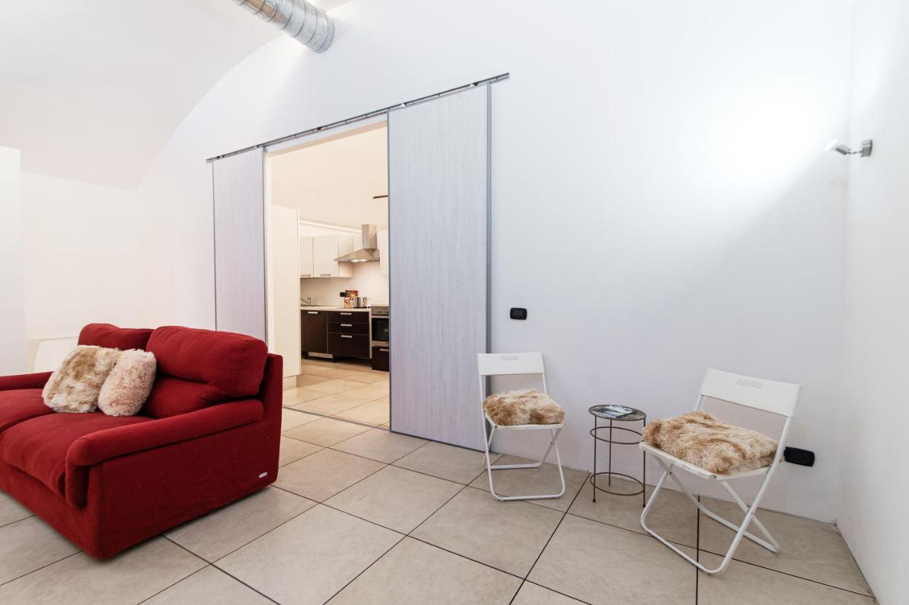 Loft Near Duomo Apartment โกโม ภายนอก รูปภาพ