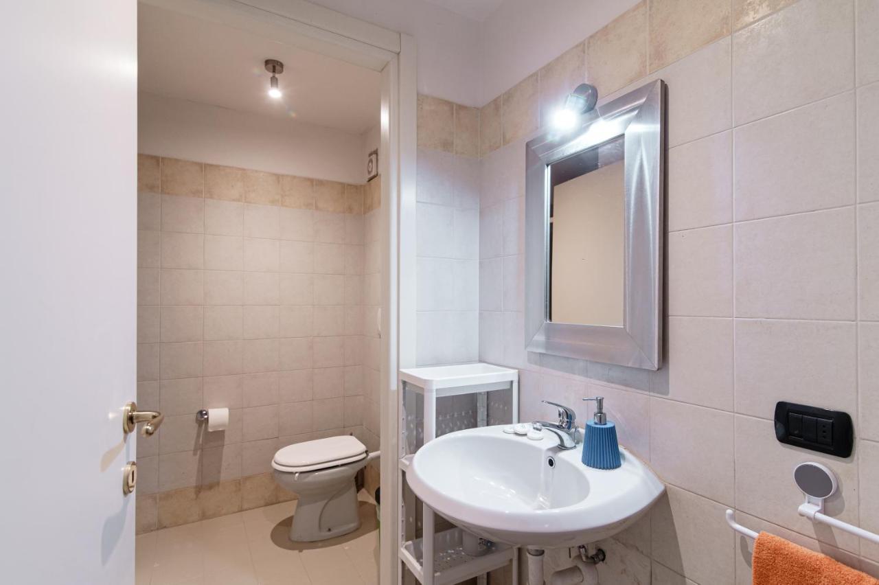 Loft Near Duomo Apartment โกโม ภายนอก รูปภาพ