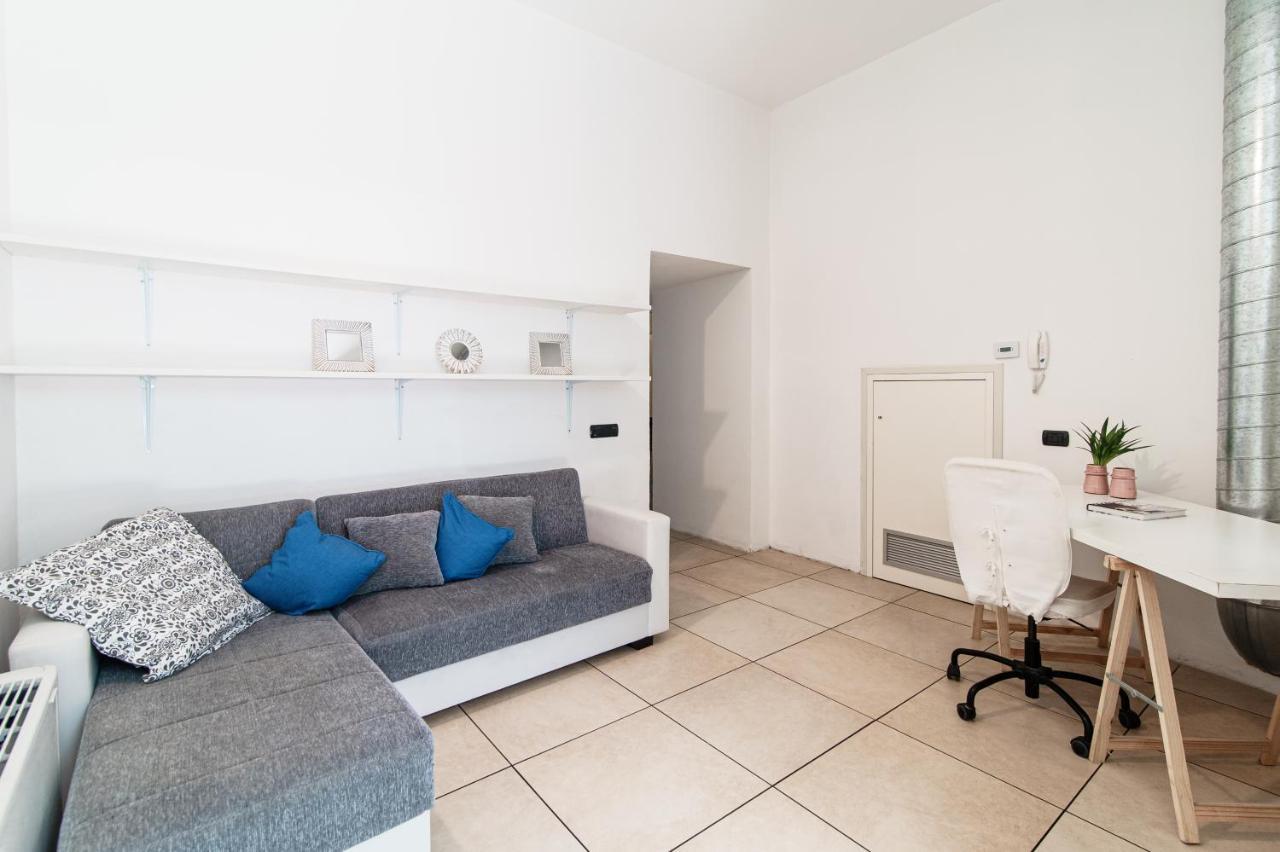 Loft Near Duomo Apartment โกโม ภายนอก รูปภาพ