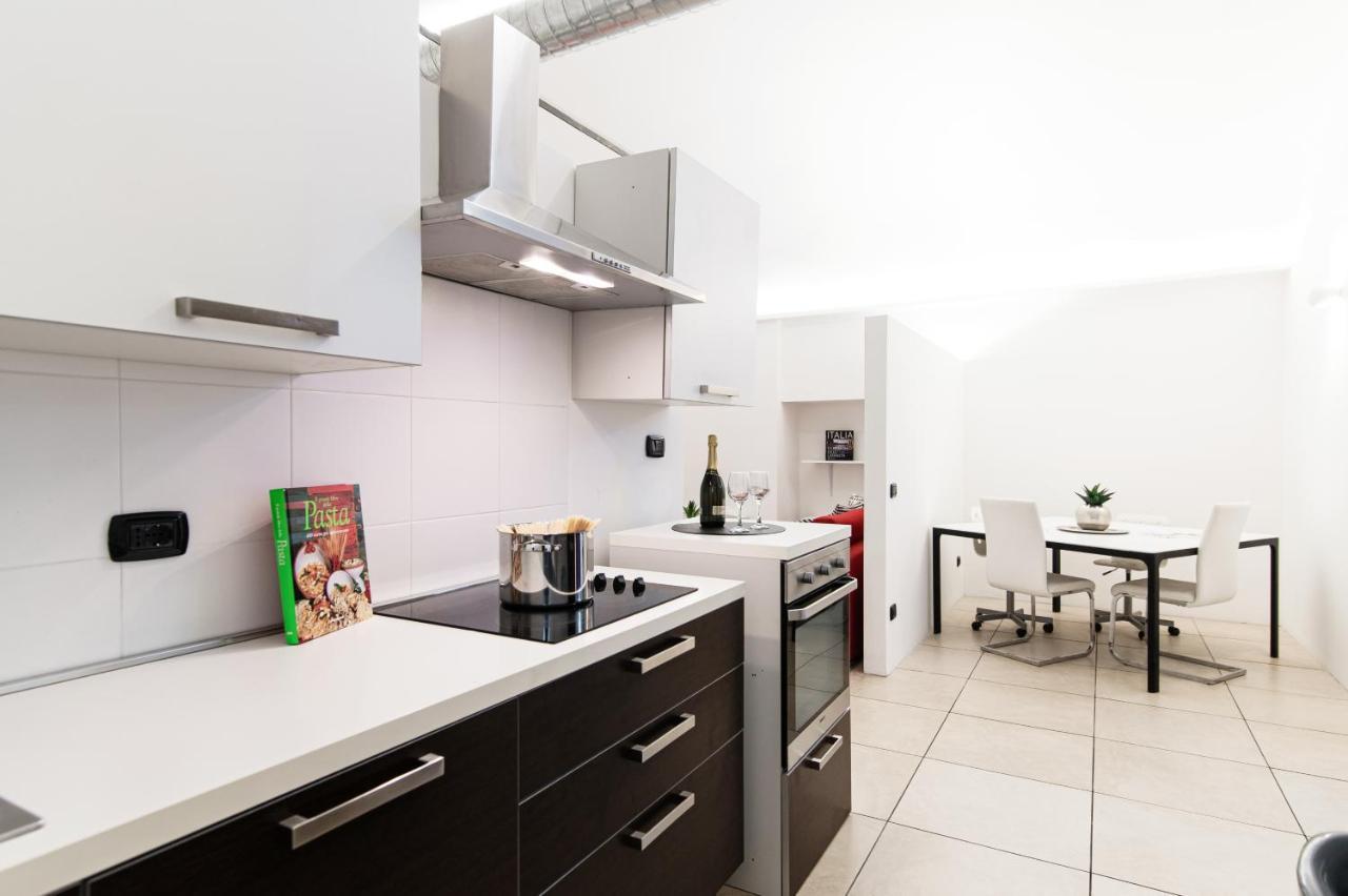 Loft Near Duomo Apartment โกโม ภายนอก รูปภาพ