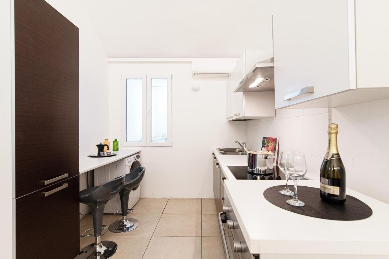 Loft Near Duomo Apartment โกโม ภายนอก รูปภาพ